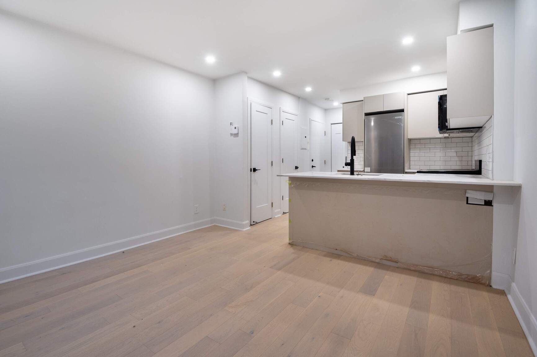 7084 Rue Clark