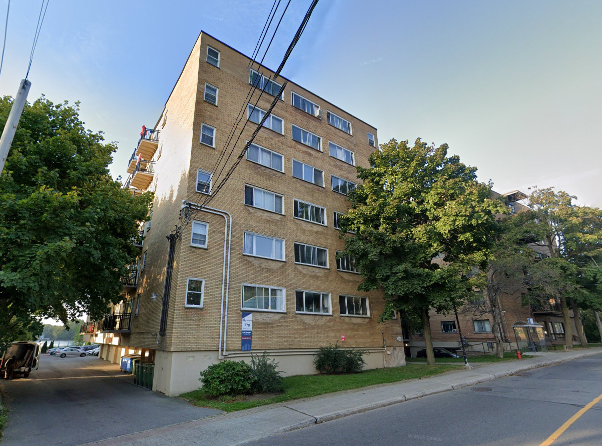 770 Chemin du Bord-du-Lac-Lakeshore