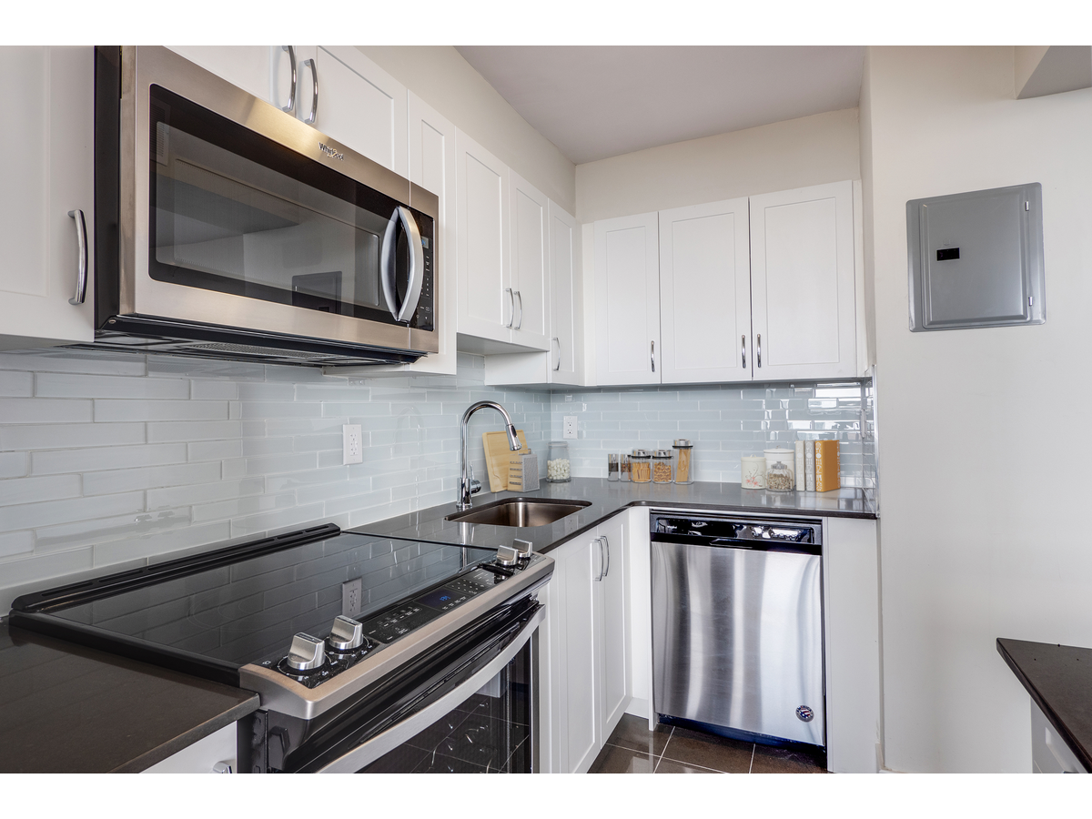 2040 Eglinton Avenue West - Photo 5