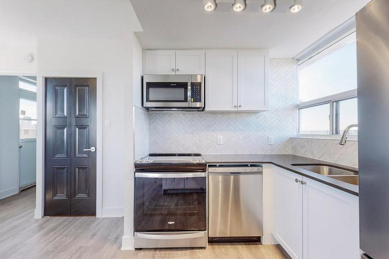 70 Spadina Road - Photo 8