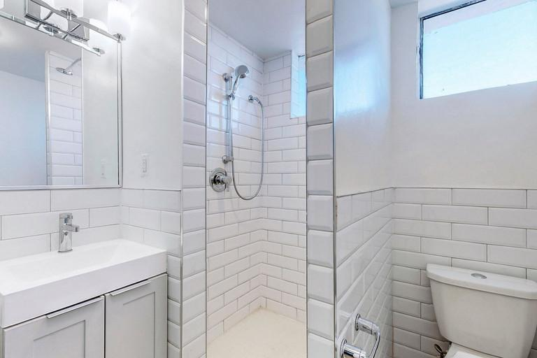 70 Spadina Road - Photo 13