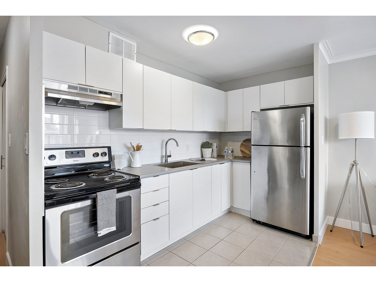 396 Queens Avenue - Photo 3