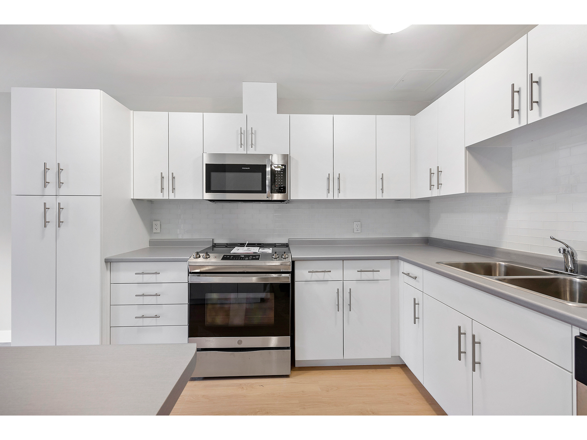 396 Queens Avenue - Photo 4