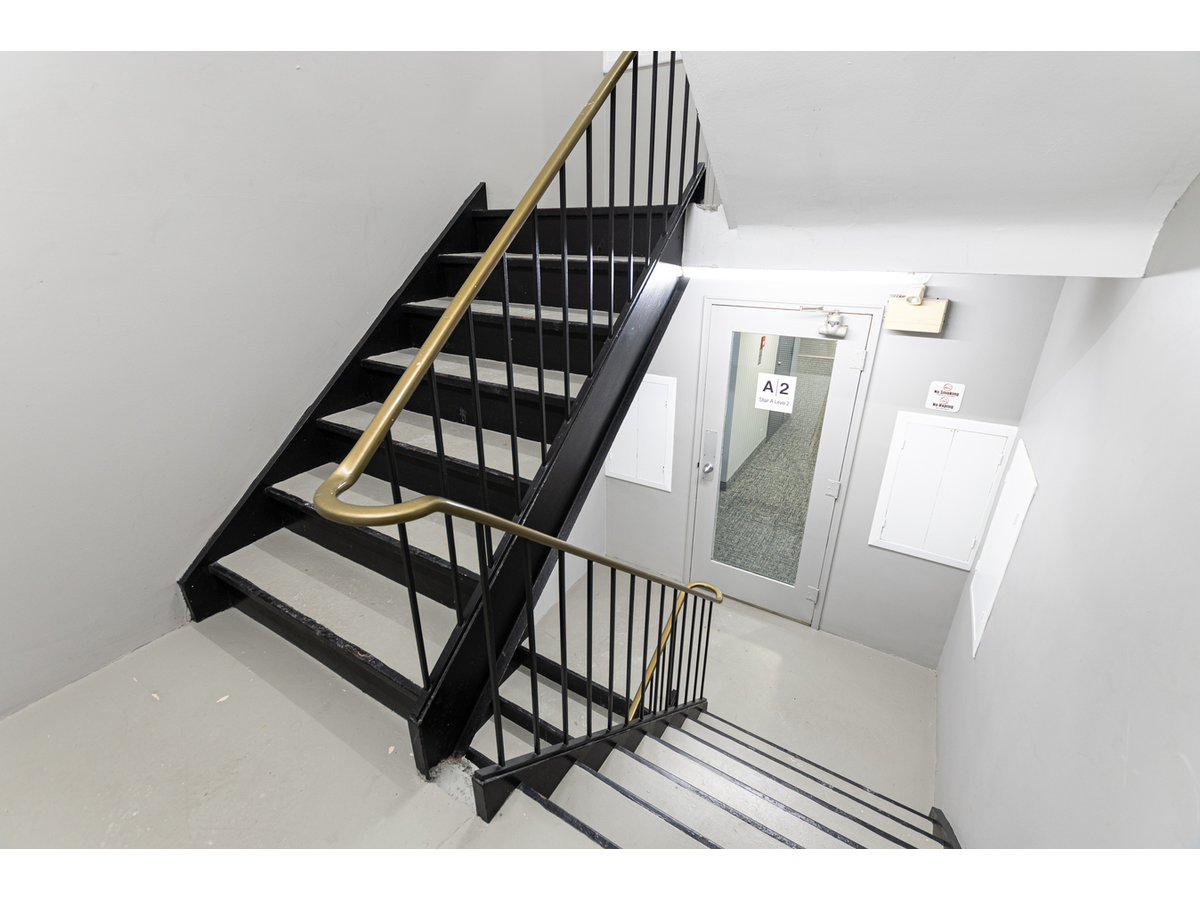 396 Queens Avenue - Photo 10