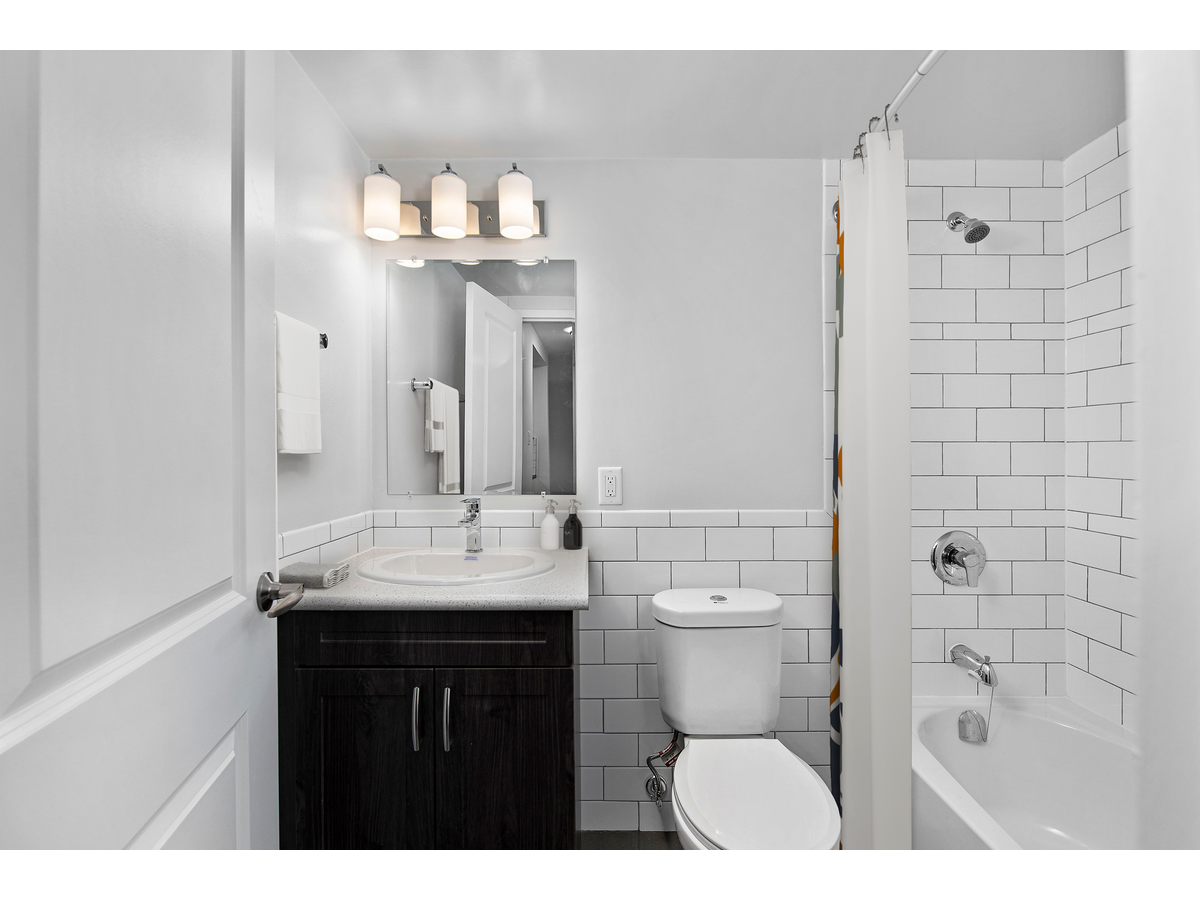 4979 Bathurst St - Photo 9