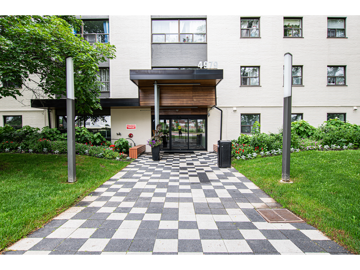 4979 Bathurst St - Photo 15