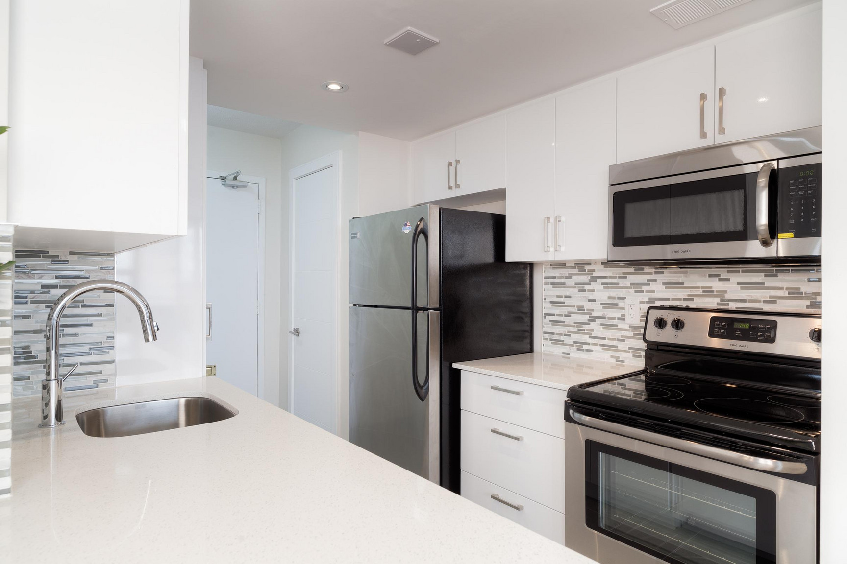 225 Davisville Avenue - Photo 5