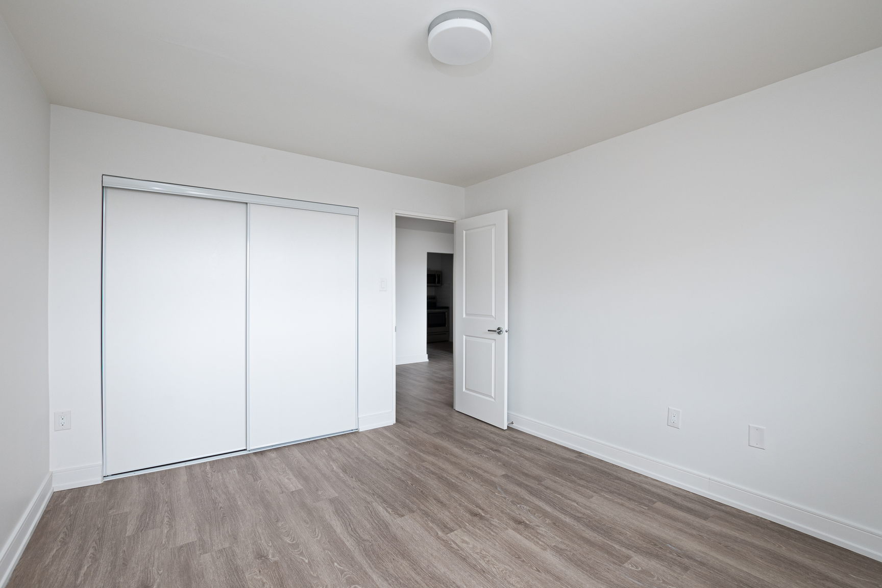 1560, 1570, 1580 Adelaide Street North - Photo 12