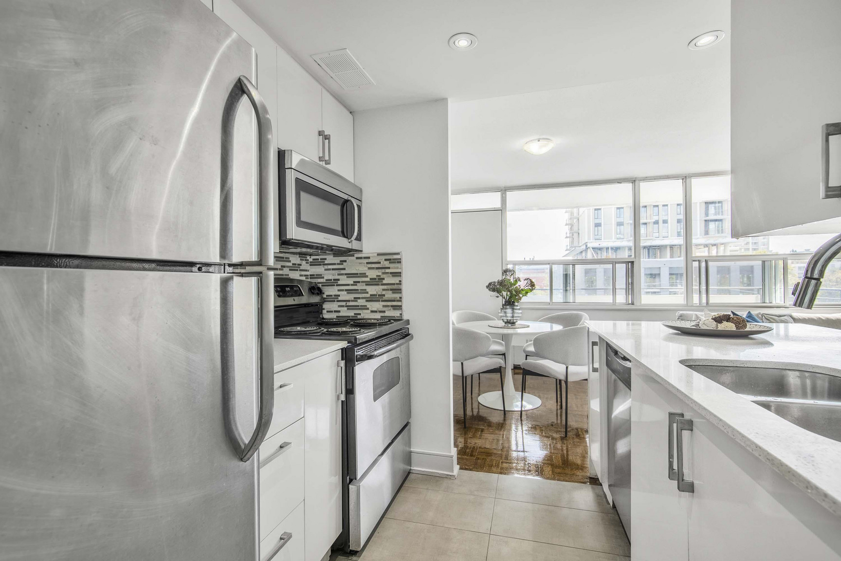 225 Davisville Avenue - Photo 3