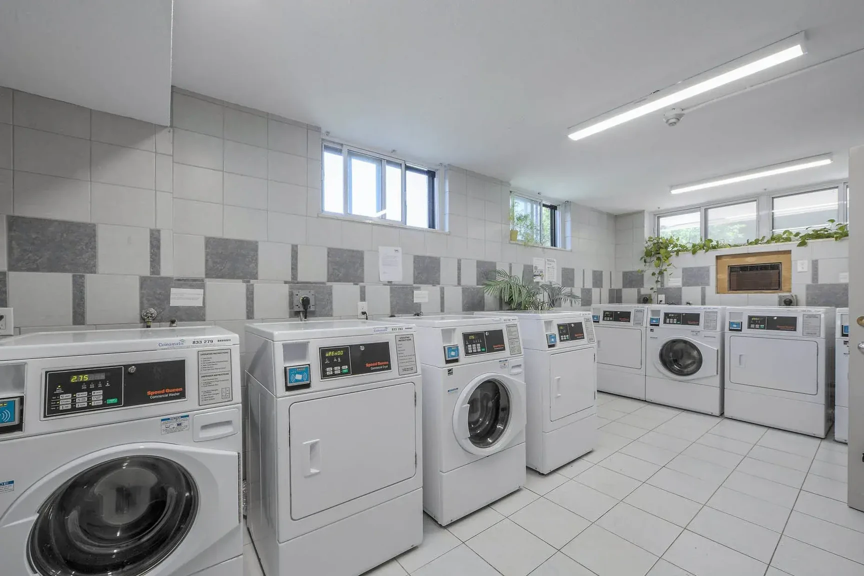 6151 Bathurst St - Photo 8
