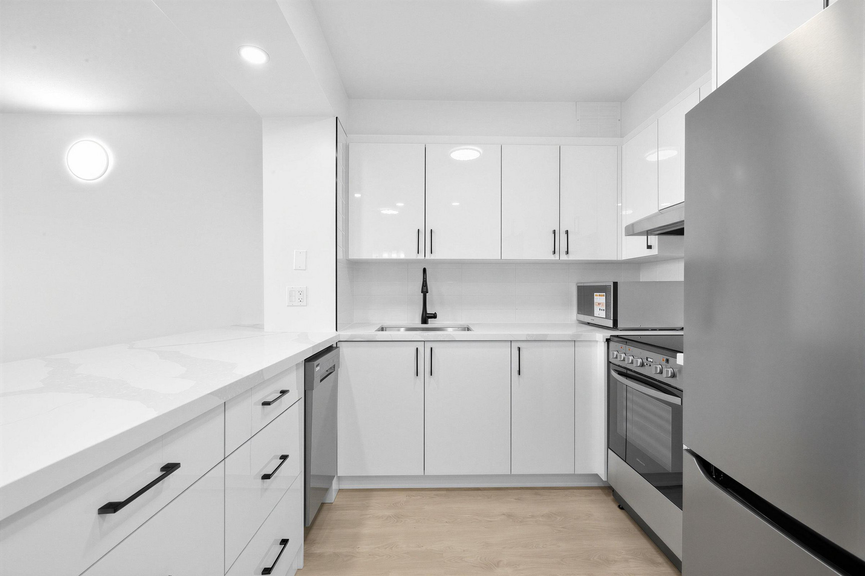 225 Davisville Avenue - Photo 21