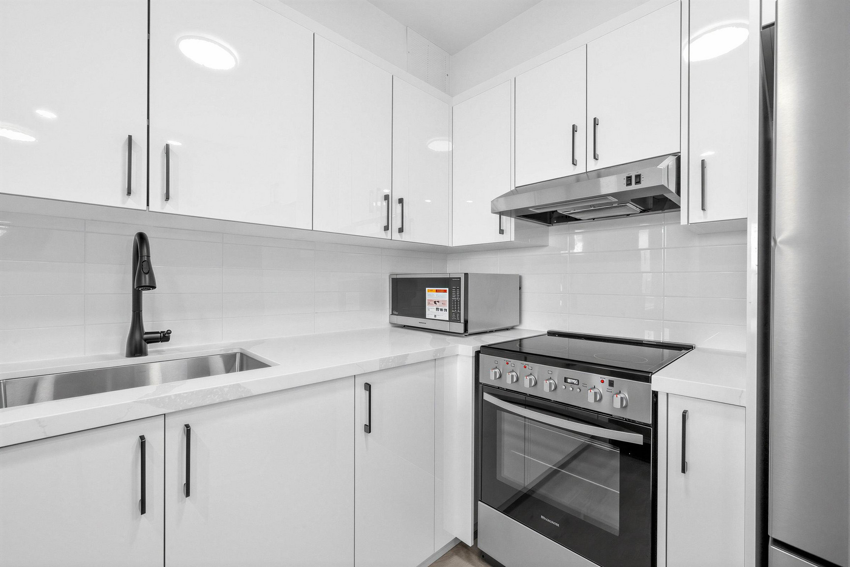 225 Davisville Avenue - Photo 22