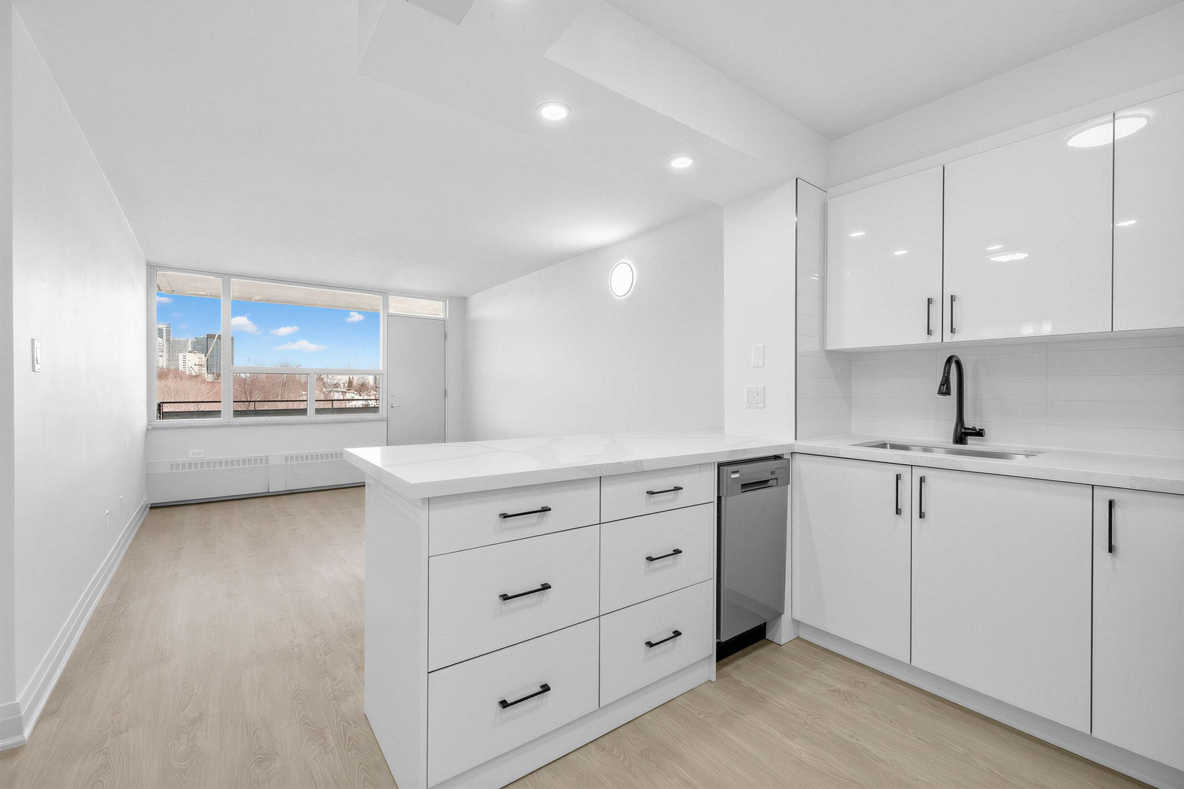 225 Davisville Avenue - Photo 23