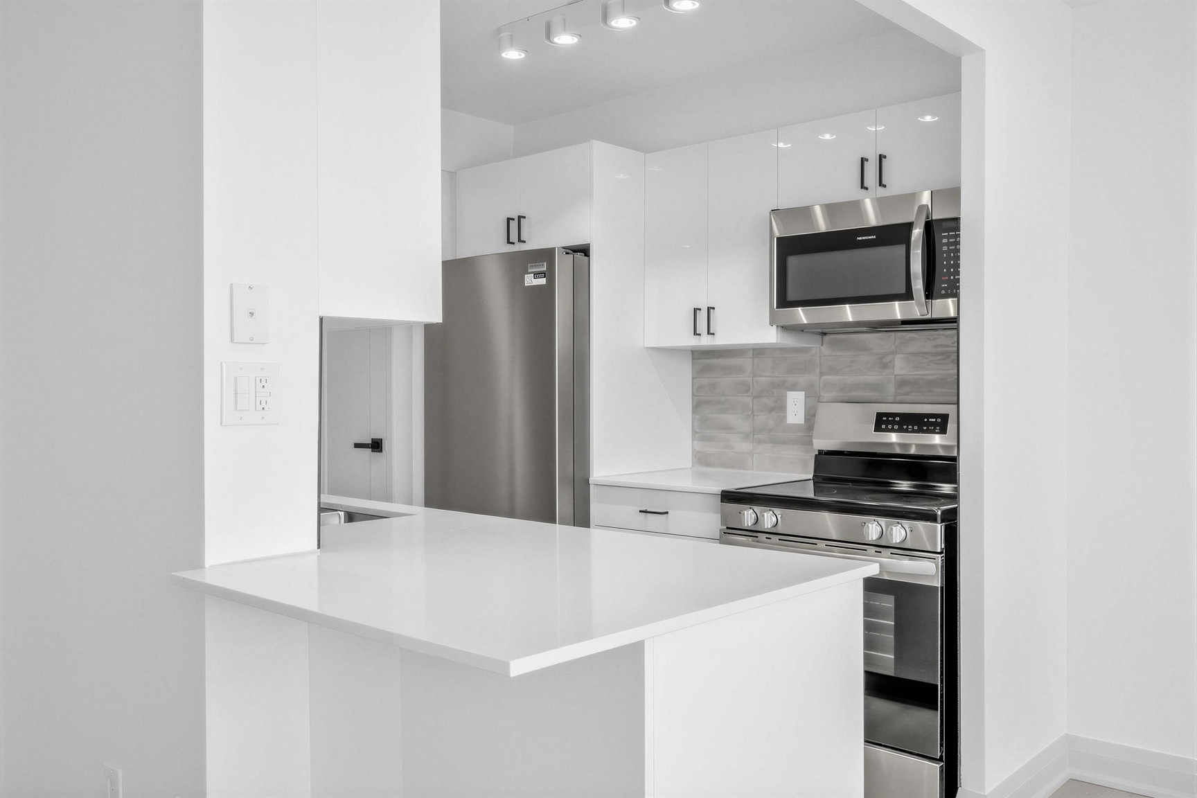 225 Davisville Avenue - Photo 33