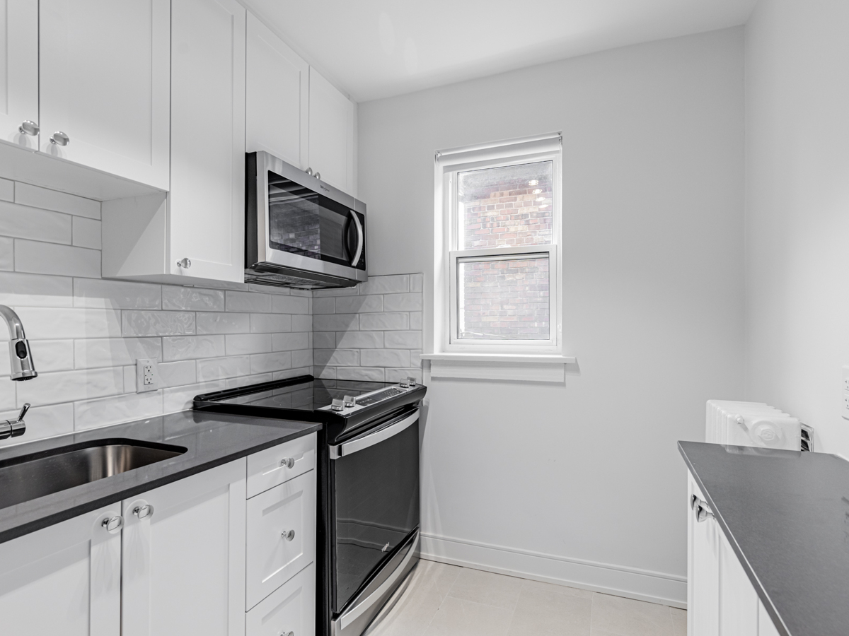 310-312 LONSDALE RD - Photo 3
