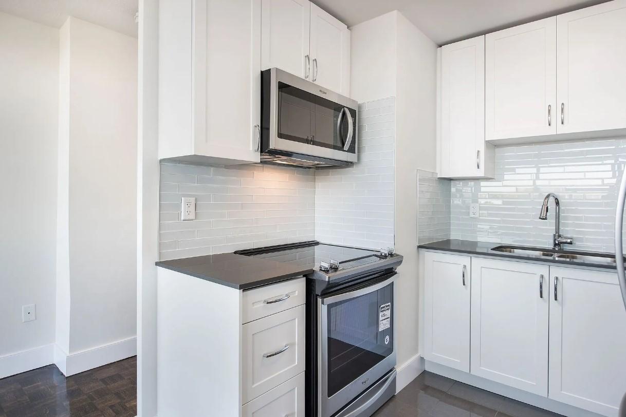 1080 Kingston Road - Photo 4