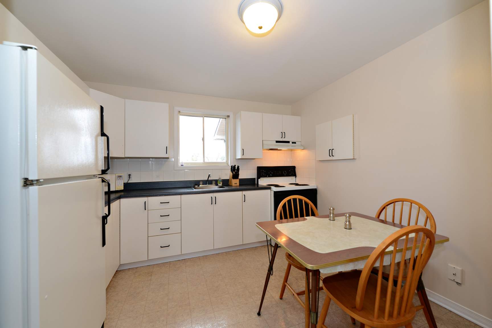 1660 Russell Rd - Photo 10