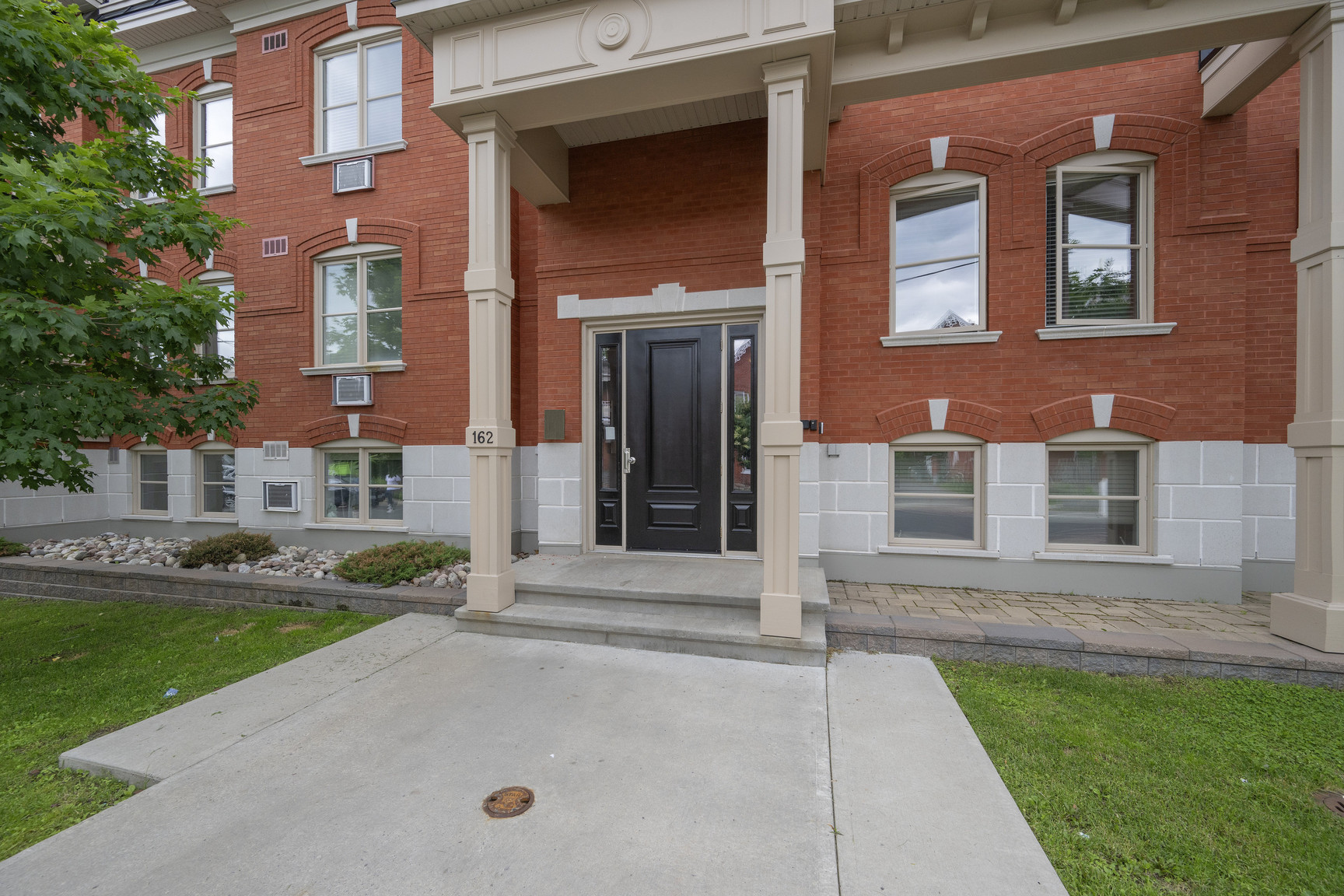 162 Cambridge St North - Photo 4