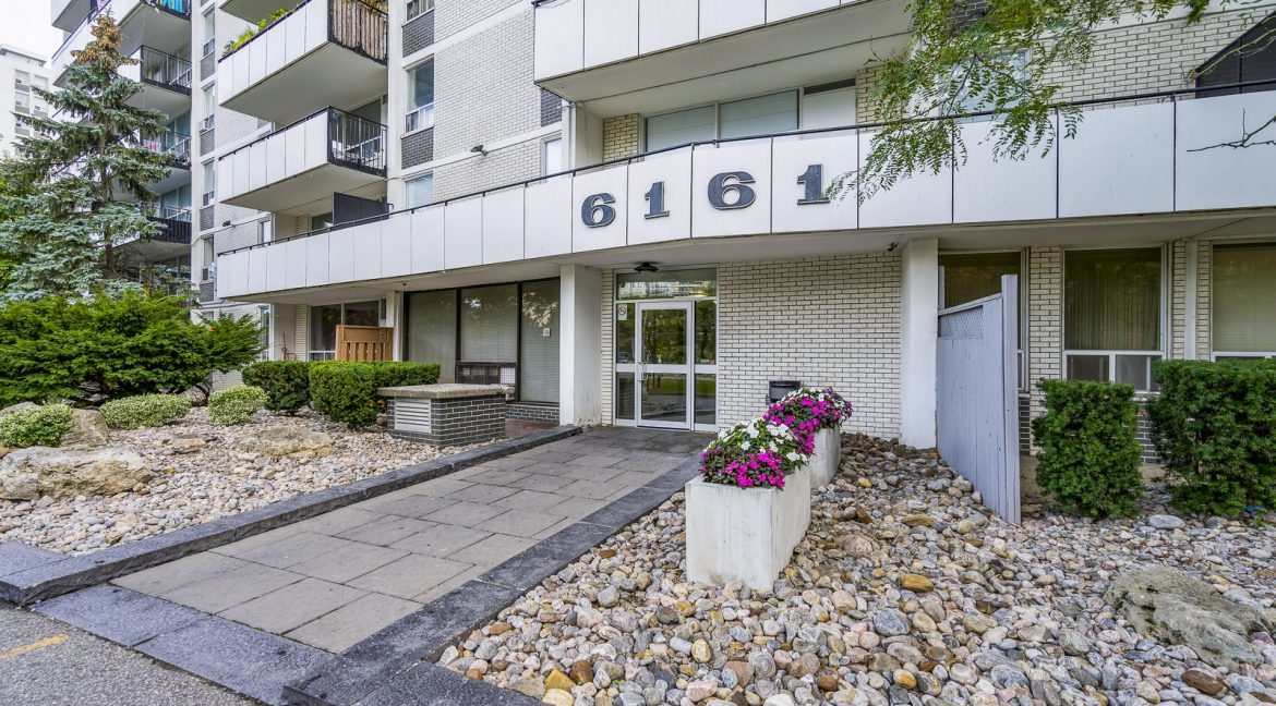 6161 Bathurst Street - Photo 2