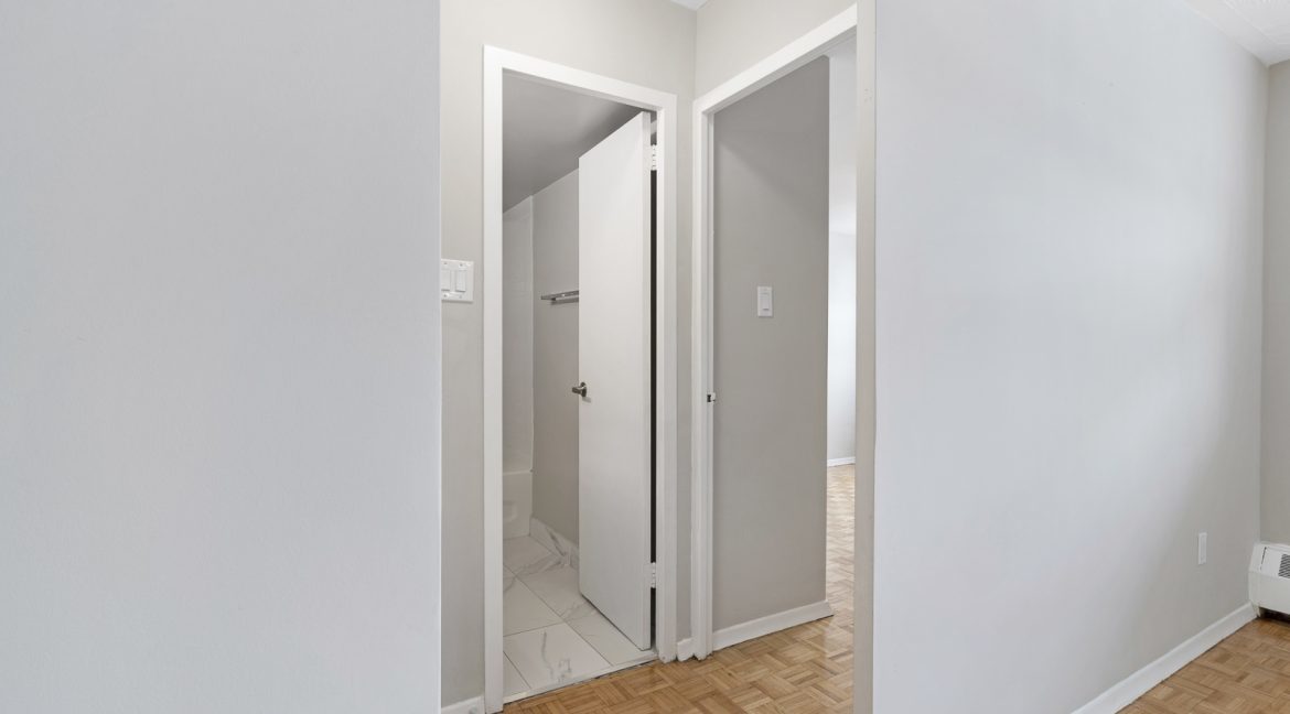 3875 Sheppard Avenue East - Photo 18