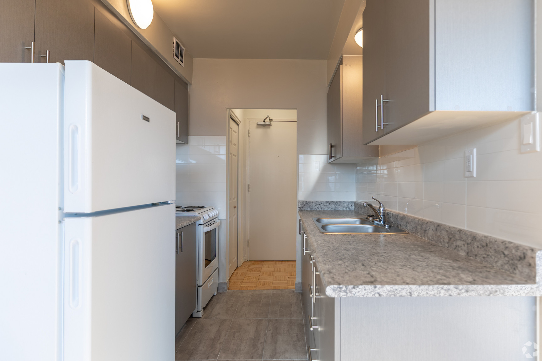 898 Jane Street - Photo 12