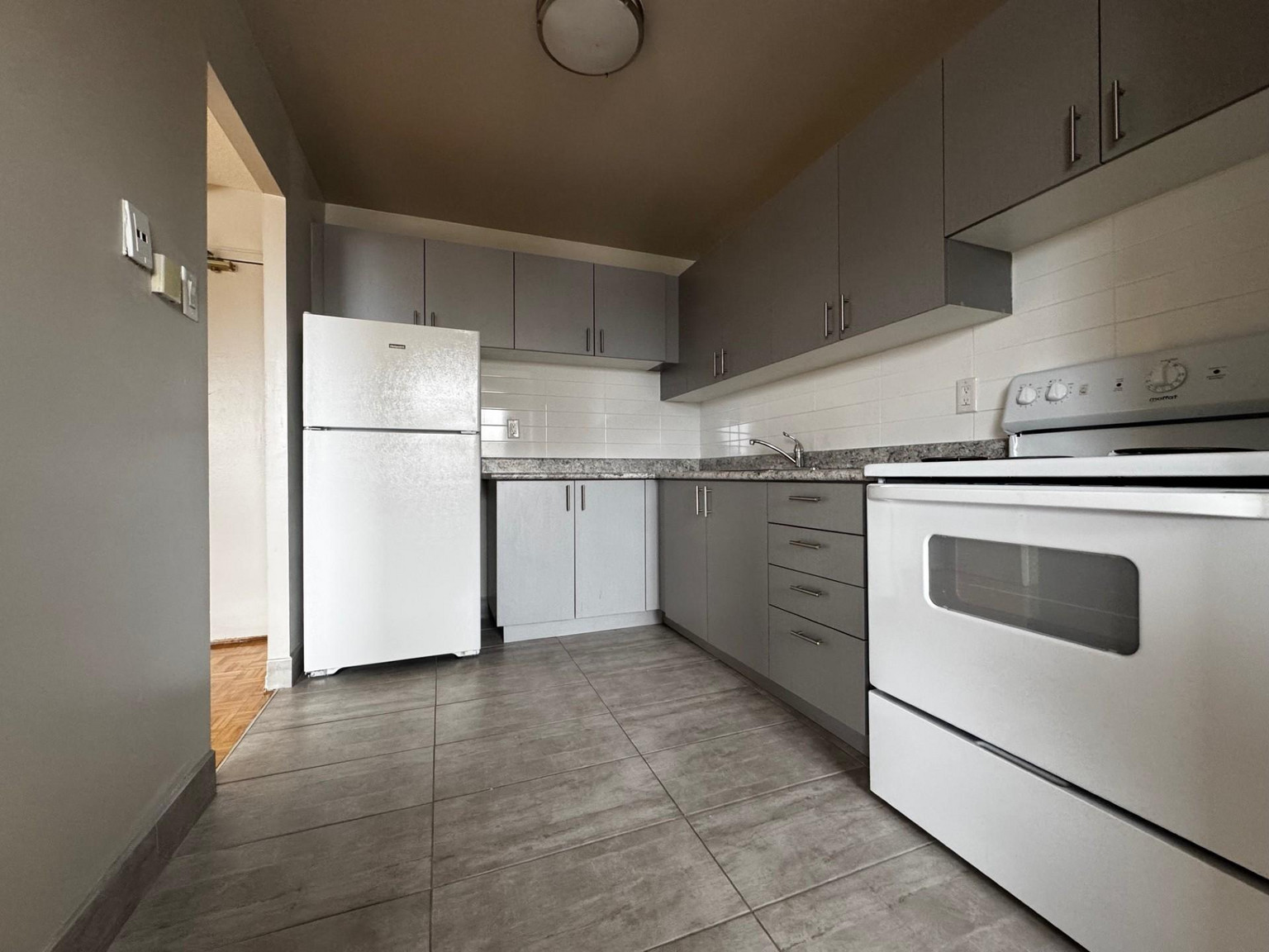 549 - 573 North Service Road - Photo 15