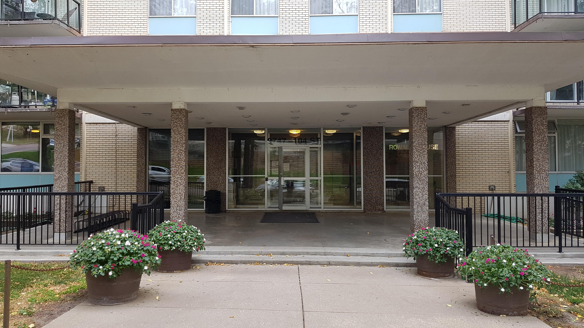 Rowand House - Photo 17