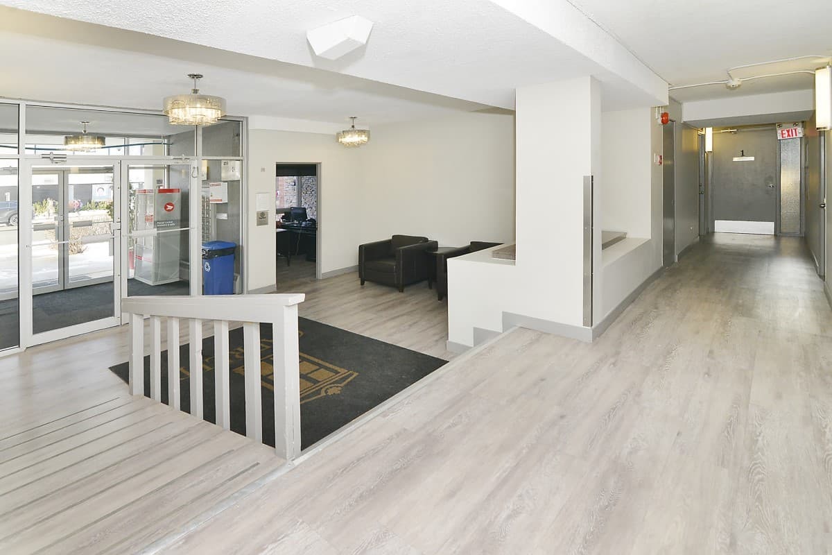 Camelot Suites - Photo 22