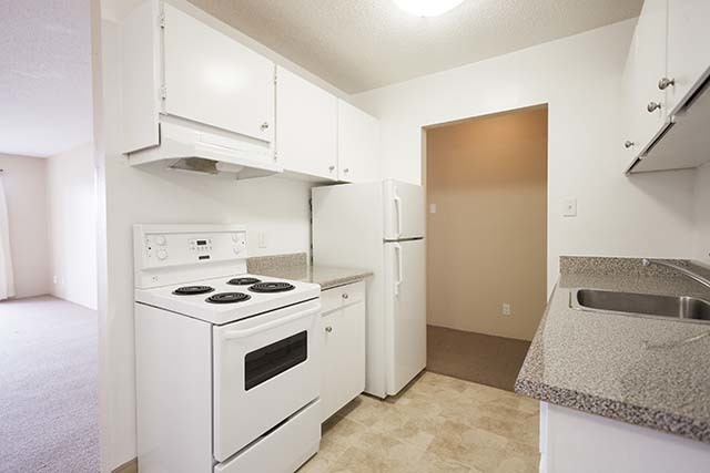 Mayfair Manor Apartments - Photo 4