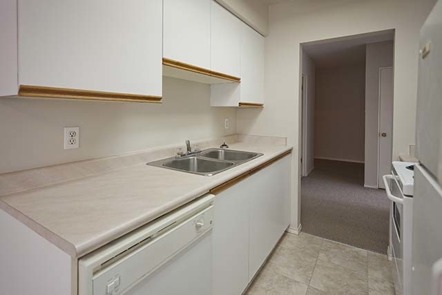 Royal Ridge Apartments - Photo 4