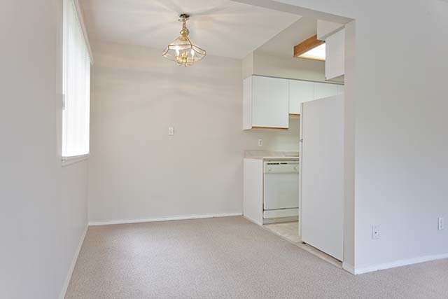Royal Ridge Apartments - Photo 16