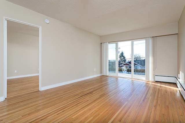 The Laurels Apartments - Photo 10