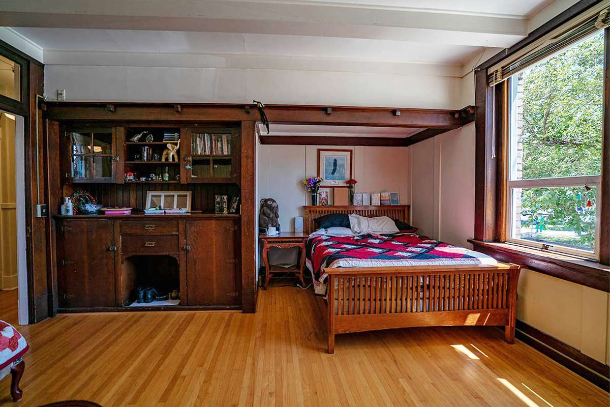 October Mansion - Photo 14