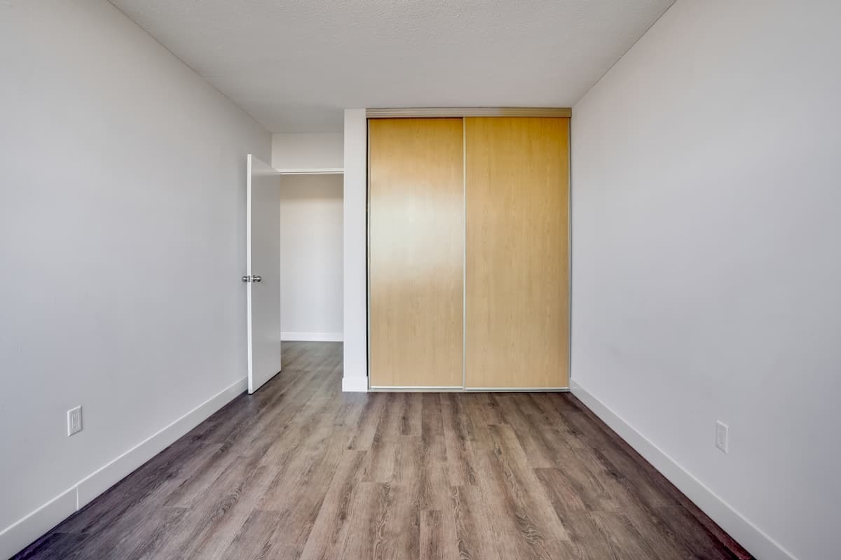 30 Tuxedo Court Apartments - Photo 33