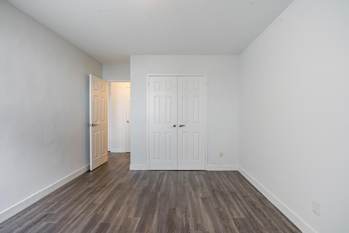 Wellesley Apartments - Photo 44