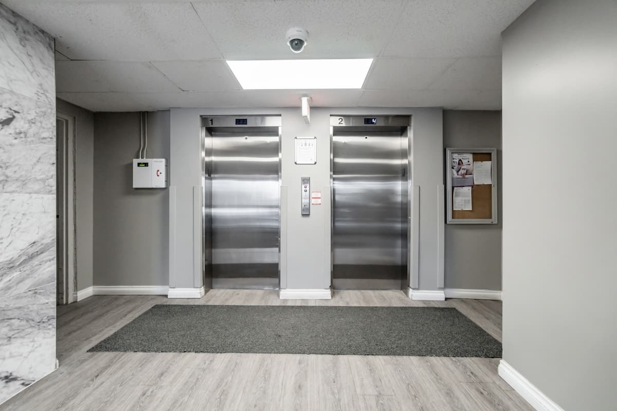 Springbank Manor - Photo 21