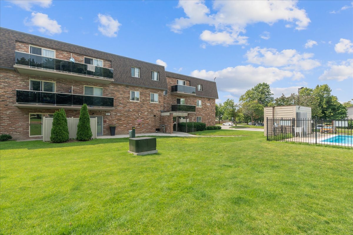 Colonial Court - Photo 10