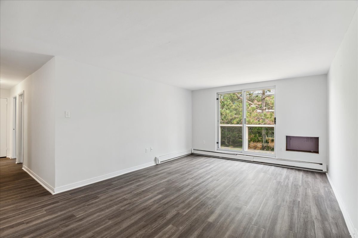Colonial Court - Photo 18