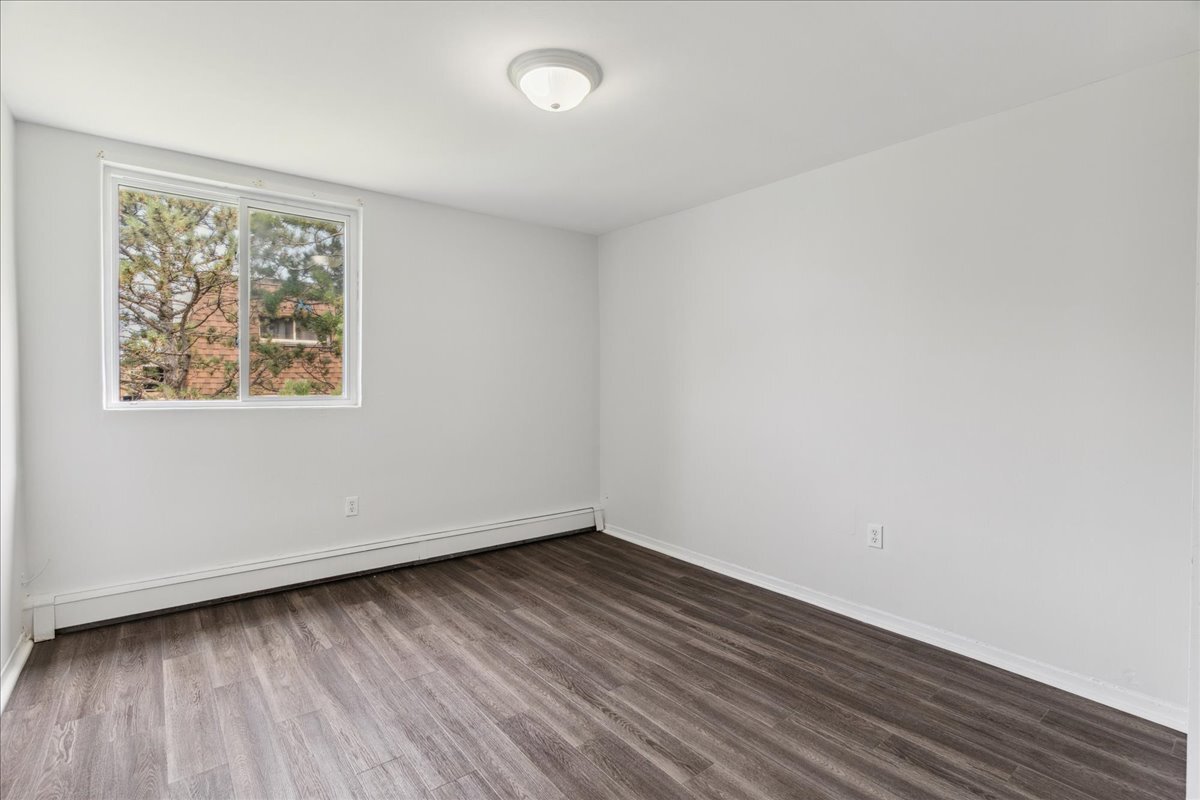 Colonial Court - Photo 20