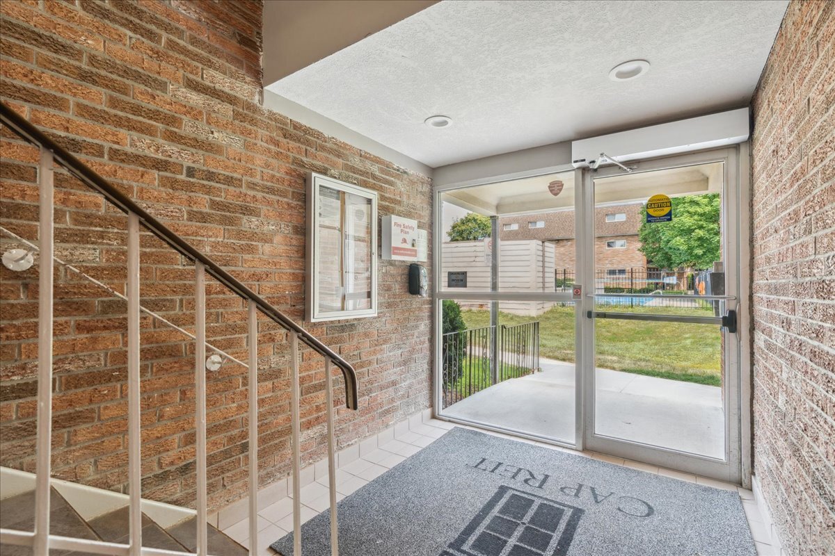 Colonial Court - Photo 26