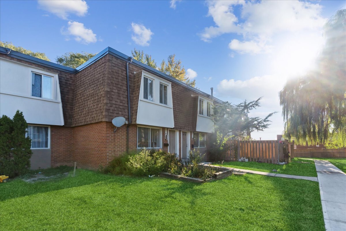 1560 Bloor Street East Townhomes - Photo 20
