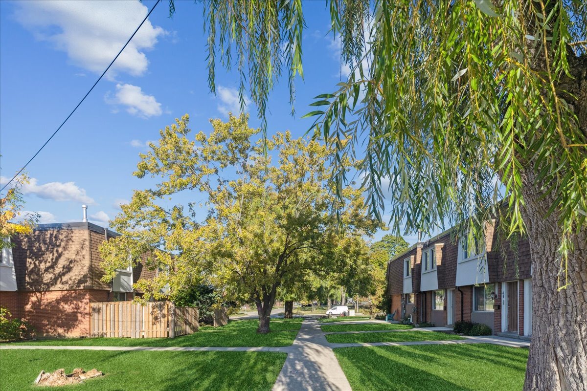 1560 Bloor Street East Townhomes - Photo 6