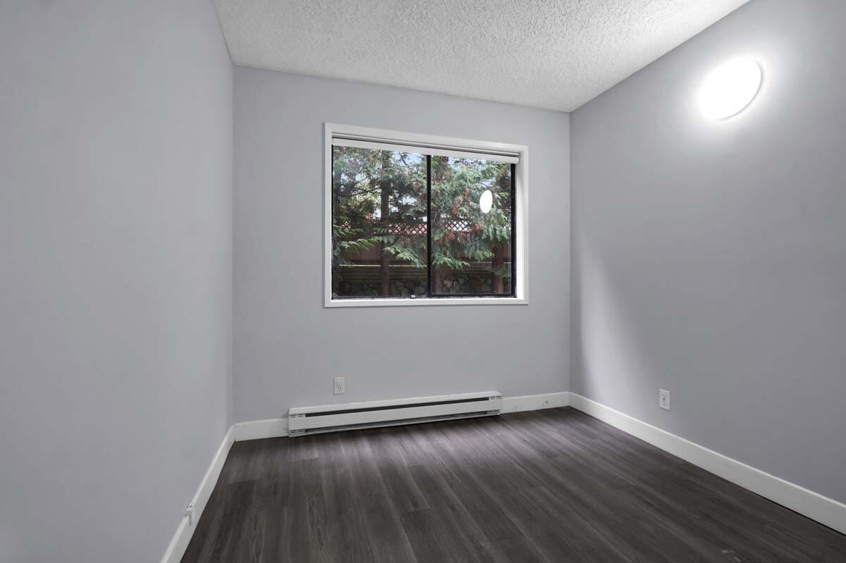 Villa Apartments - Photo 16