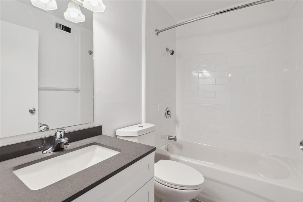 Frontenac Apartments - Photo 33