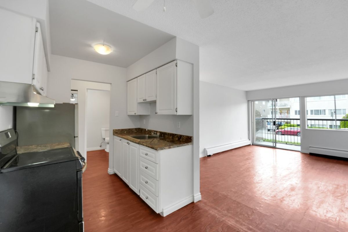 Colonial House Apartments - Photo 6