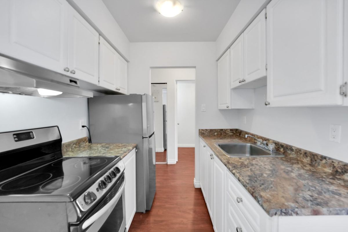 Colonial House Apartments - Photo 14