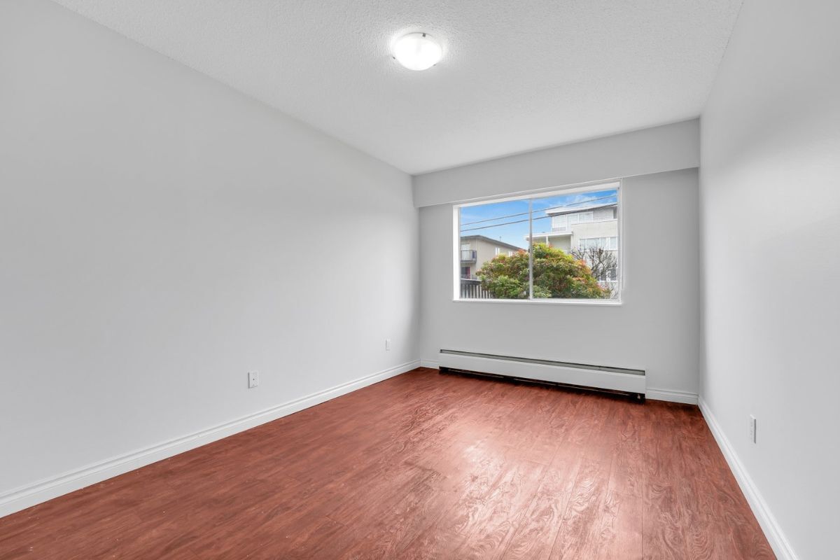 Colonial House Apartments - Photo 16