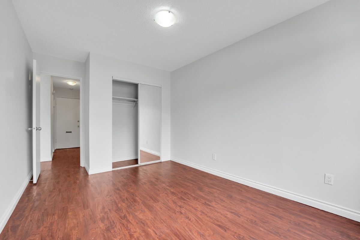 Colonial House Apartments - Photo 18