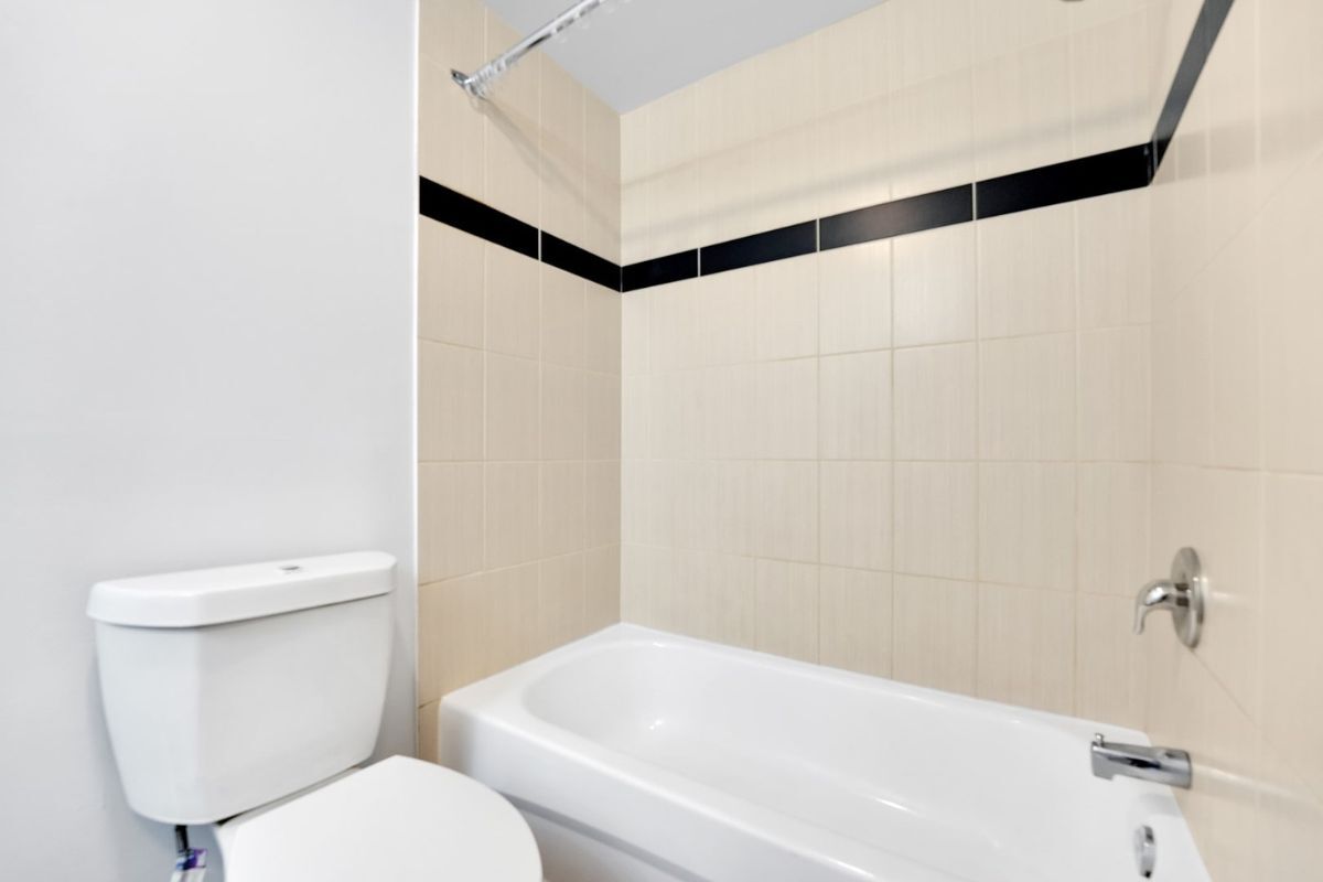 Colonial House Apartments - Photo 20