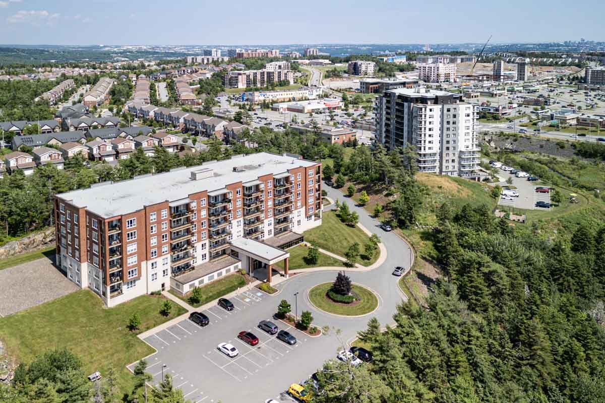 76 Place Apartments - Photo 14